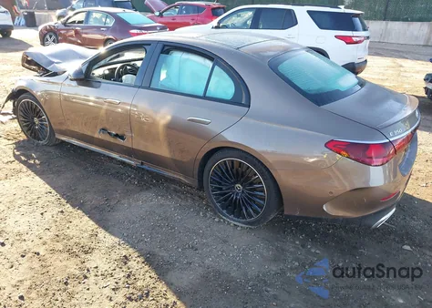 2024 Mercedes-Benz E 350 z USA, uszkodzony, nr VIN W1KLF4HB0RA040925